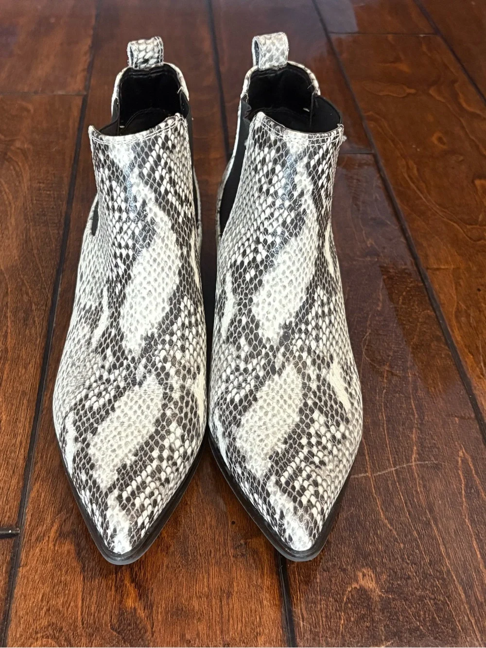 BLONDO Waterproof Snake Print Chelsea Bootie size 6.5
